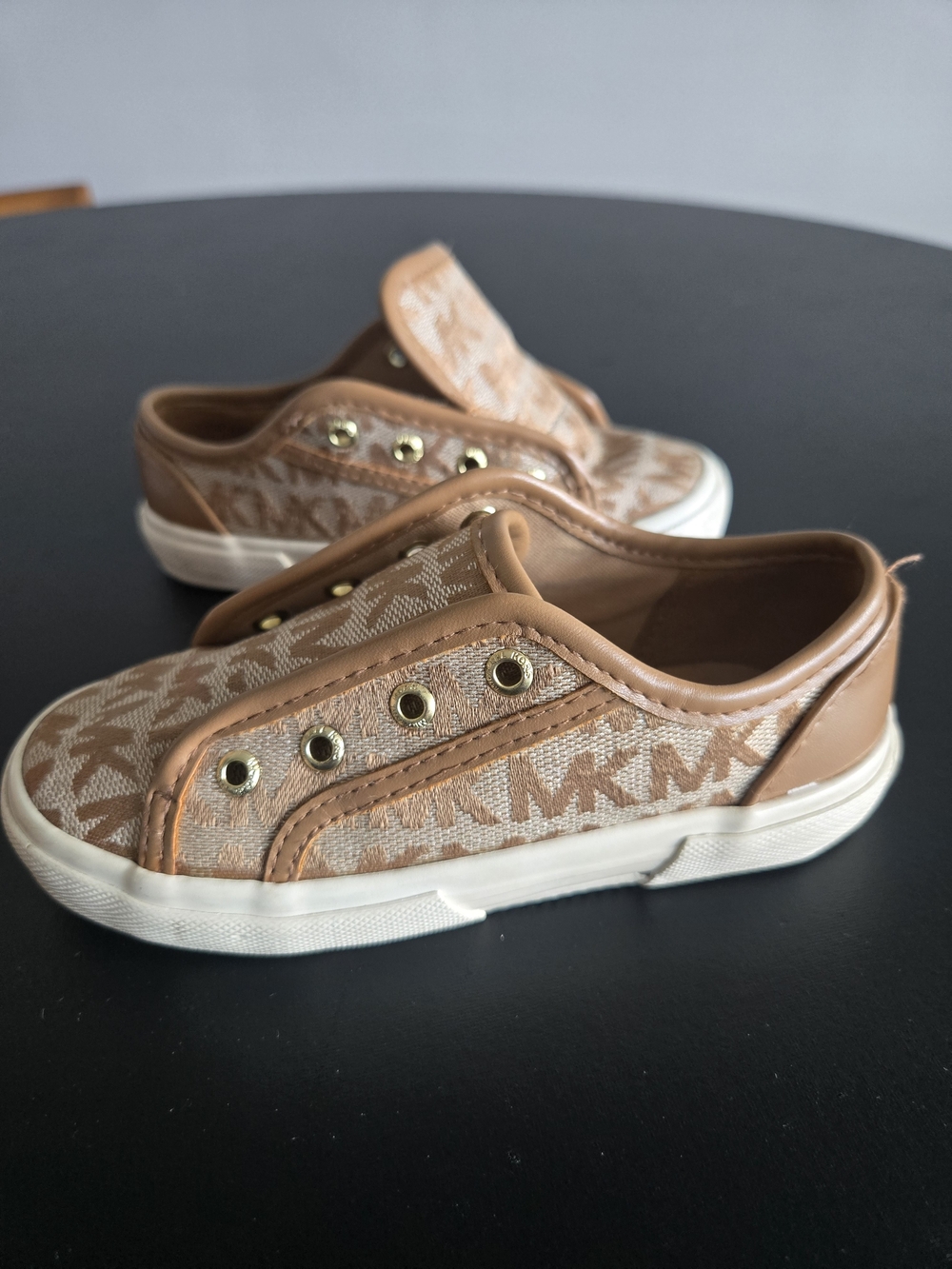Michael Kors Toddler Girls Ilsa Slip On Sneakers Tan Monogram Size 9